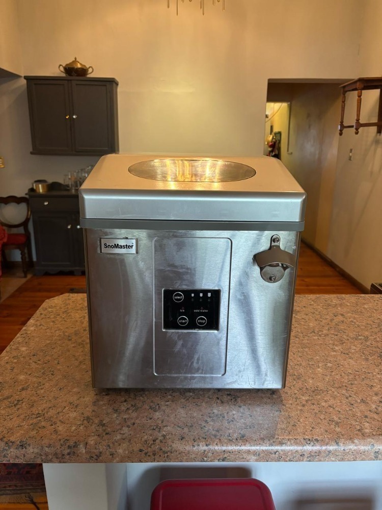 Snowmaster ice machine