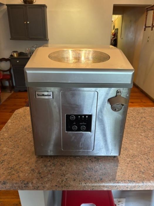 Snowmaster ice machine